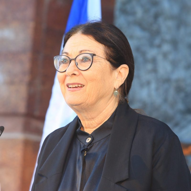 נאומה של הגב’ אסתר חיות בעצרת השנתית ה -7 לציון שואת יהדות רומניה